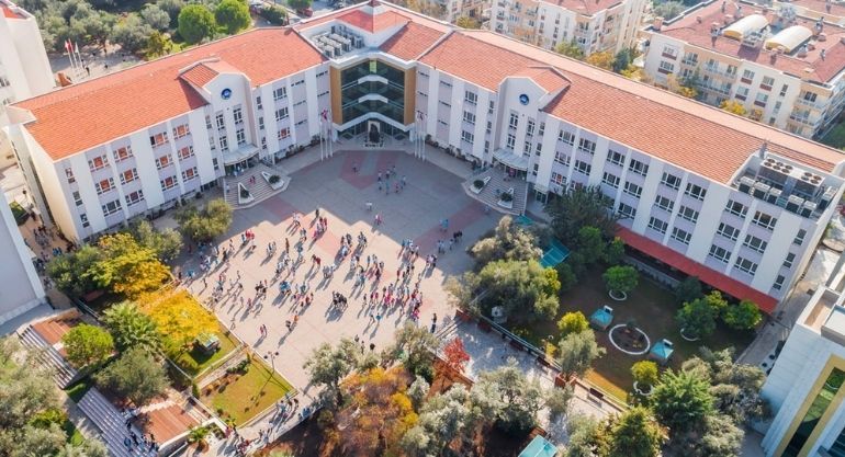 Eğitim Hukuku Rehberi: Özel Okullar İçin Vergi, Fikri Mülkiyet, Veli Sözleşmeleri ve Çalışma İlişkileri